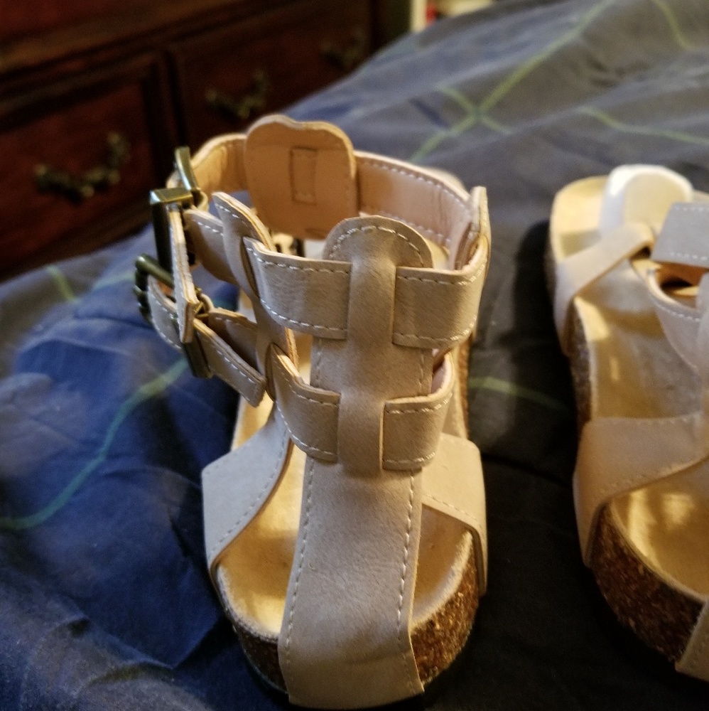 TAN SUEDE SANDALS - Picture 2 of 5